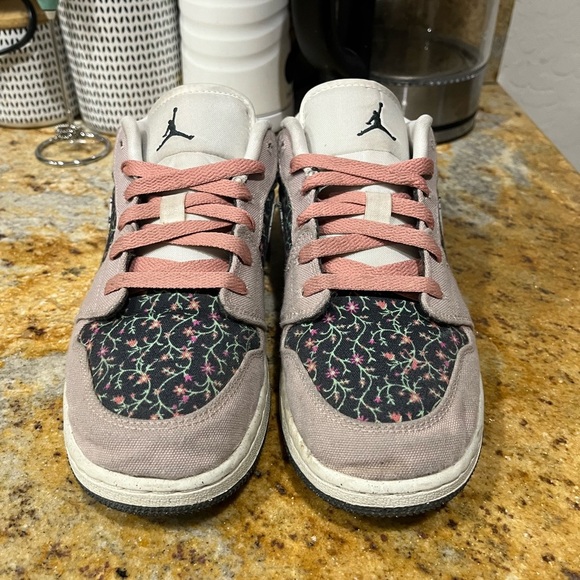 Jordan 1 low size 5.5 - Picture 2 of 9